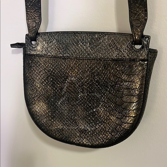 Kelly Wynne No Curfew Crossbody Bag with Iridescent Design - Picture 3 of 9